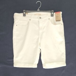 NWT Levi's White Classic Bermuda Jean Shorts Size 33 (US 14)